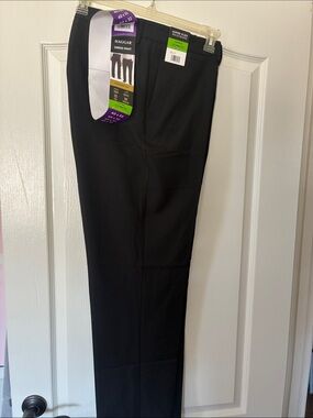 Haggar Men's Black Dress Pants – Straight Leg-NWT